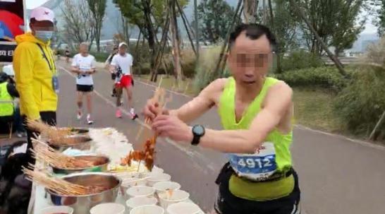 成都马拉松吃瓜,一场赛事，多重“吃瓜”话题